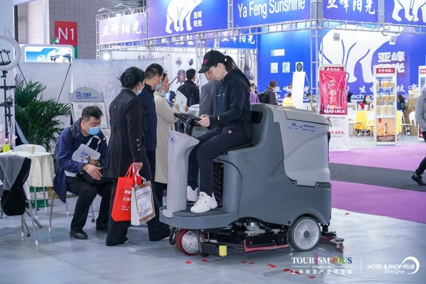 为什么越来越多的工厂车间选择用洗地机做地面清洁？(图1)