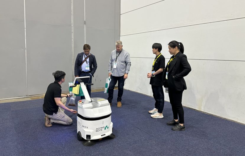 商用清洁机器人哈工澳汀首次海外展 斩获“创新卓越”大奖 无水清洁模式受国际清洁行业认可！(图13)