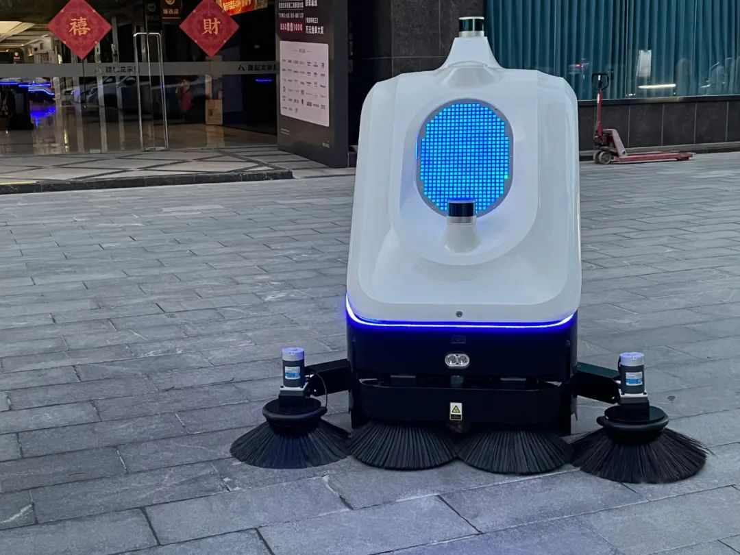 室外清洁机器人参数天花板毛驴快跑S977进入交付(图3)